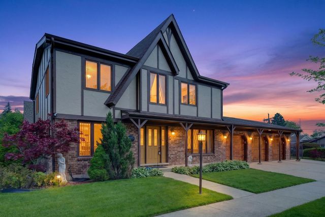 1152 E Walnut Avenue, Des Plaines, IL 60016