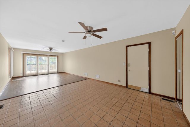 1152 E Walnut Avenue, Des Plaines, IL 60016