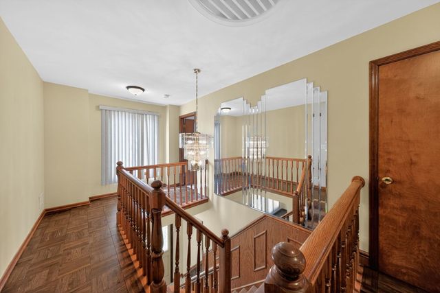1152 E Walnut Avenue, Des Plaines, IL 60016
