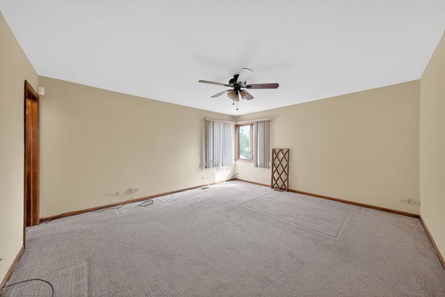 1152 E Walnut Avenue, Des Plaines, IL 60016