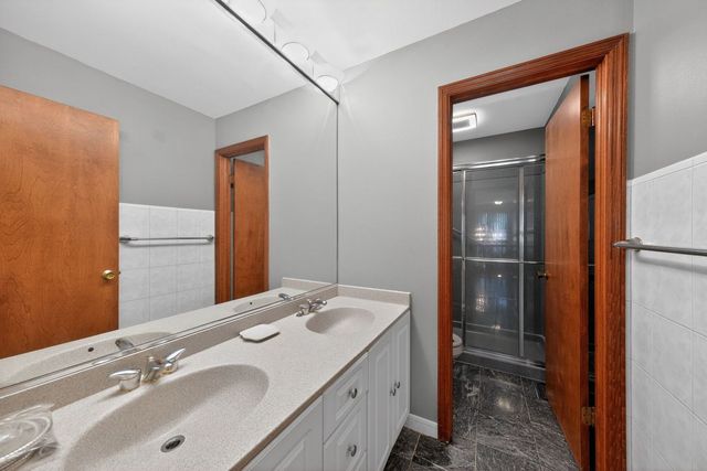 1152 E Walnut Avenue, Des Plaines, IL 60016