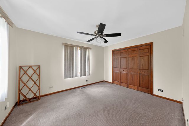 1152 E Walnut Avenue, Des Plaines, IL 60016