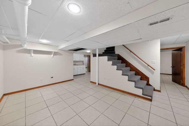 1152 E Walnut Avenue, Des Plaines, IL 60016