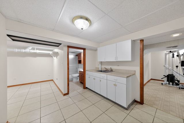 1152 E Walnut Avenue, Des Plaines, IL 60016