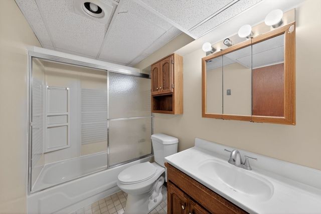 1152 E Walnut Avenue, Des Plaines, IL 60016