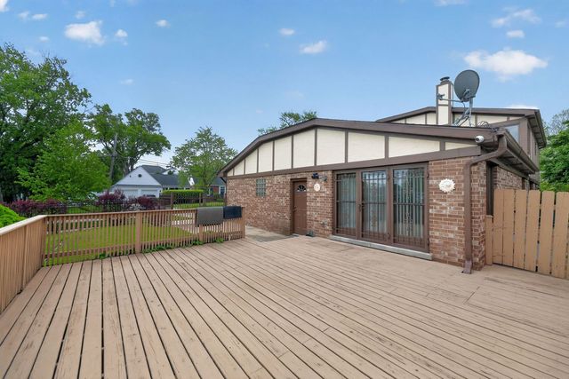 1152 E Walnut Avenue, Des Plaines, IL 60016