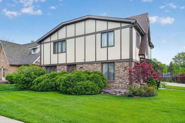 1152 E Walnut Avenue, Des Plaines, IL 60016
