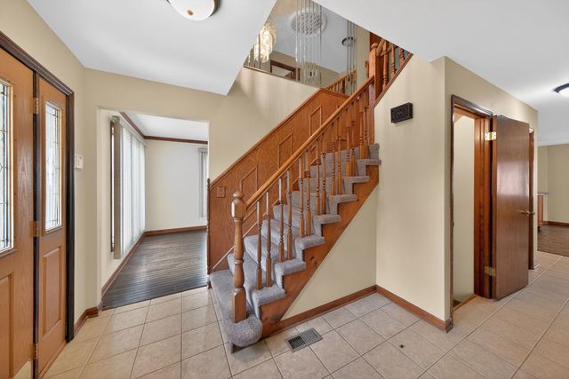 1152 E Walnut Avenue, Des Plaines, IL 60016