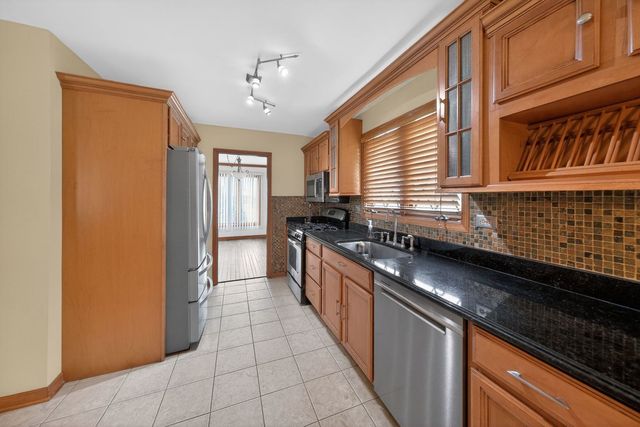 1152 E Walnut Avenue, Des Plaines, IL 60016