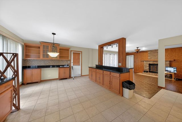 1152 E Walnut Avenue, Des Plaines, IL 60016