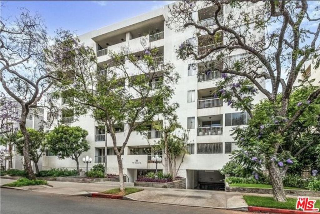 321 N Oakhurst Drive 306, Beverly Hills, CA 90210