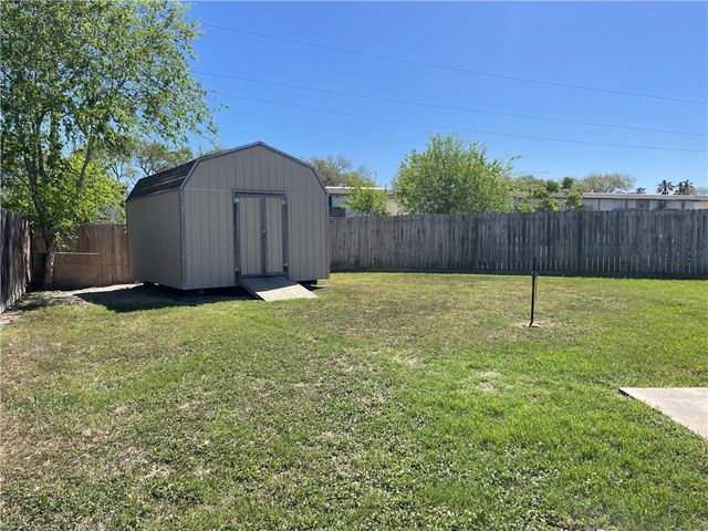 5934 Community Dr, Corpus Christi, TX 78412