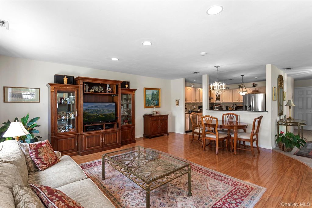 317 Erik Drive, East Setauket, NY 11733 — photo 4