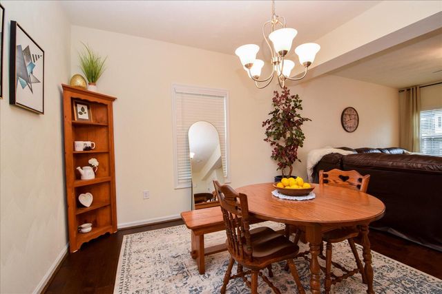 8322 Leighburn DR, Roanoke, VA 24019
