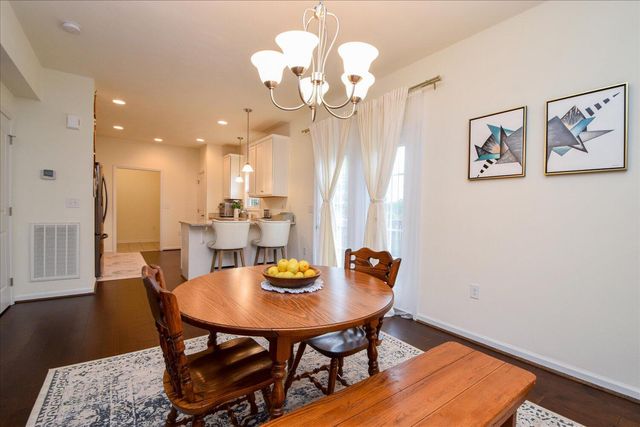 8322 Leighburn DR, Roanoke, VA 24019