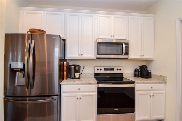 8322 Leighburn DR, Roanoke, VA 24019
