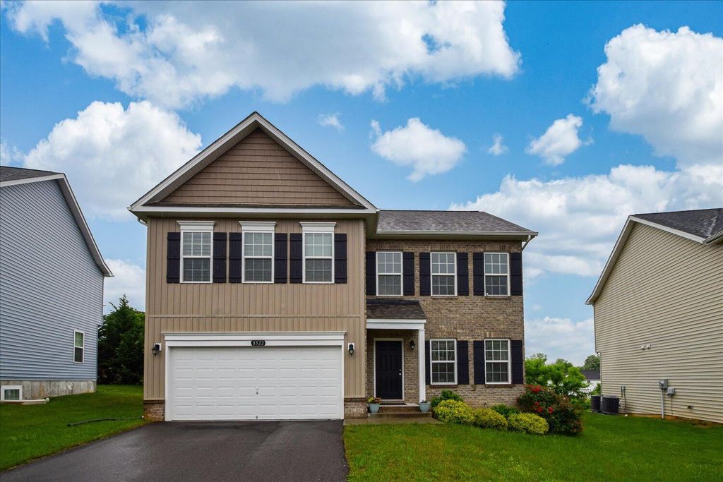 8322 Leighburn DR, Roanoke, VA 24019