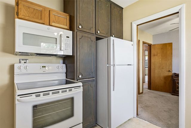 1480 Henderson Drive, Marion, IA 52302