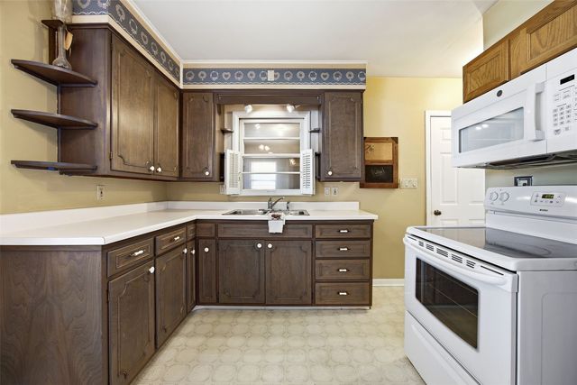 1480 Henderson Drive, Marion, IA 52302