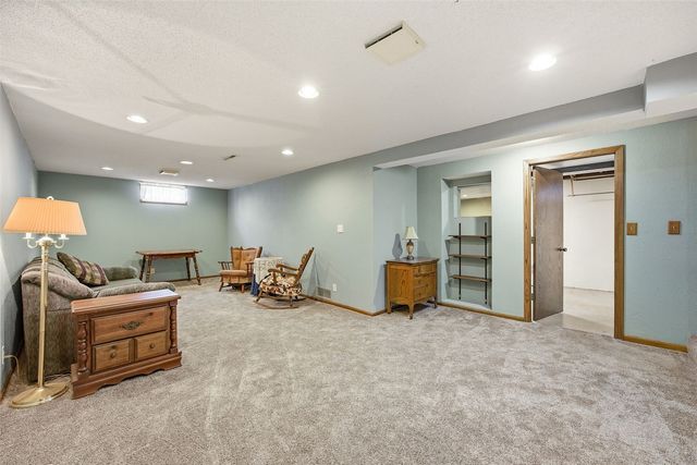 1480 Henderson Drive, Marion, IA 52302