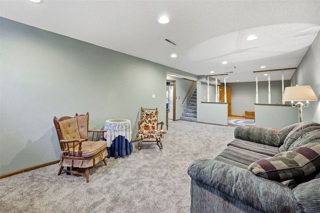 1480 Henderson Drive, Marion, IA 52302