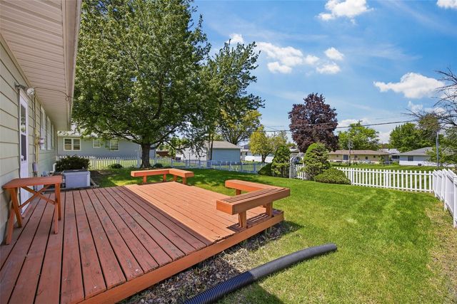 1480 Henderson Drive, Marion, IA 52302