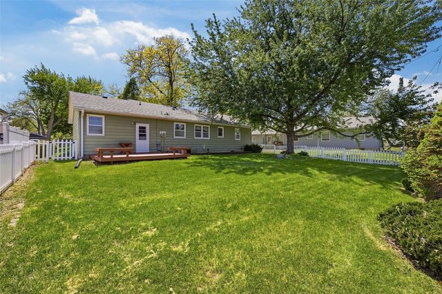 1480 Henderson Drive, Marion, IA 52302