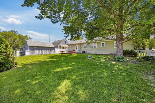 1480 Henderson Drive, Marion, IA 52302