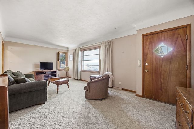 1480 Henderson Drive, Marion, IA 52302