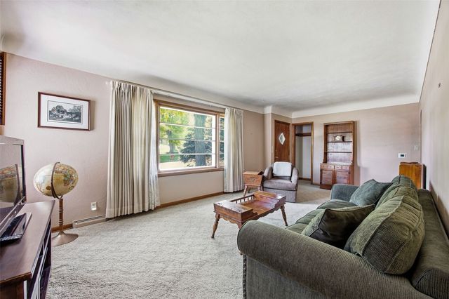 1480 Henderson Drive, Marion, IA 52302