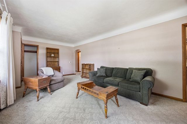 1480 Henderson Drive, Marion, IA 52302