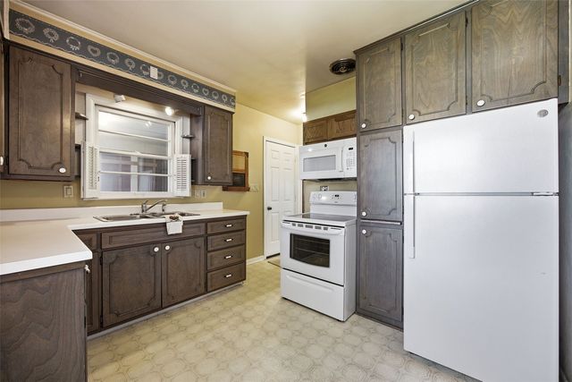 1480 Henderson Drive, Marion, IA 52302