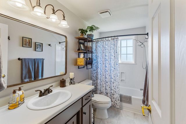 1026 NE Primrose Place, Grants Pass, OR 97526