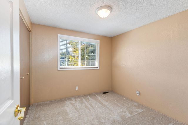 1026 NE Primrose Place, Grants Pass, OR 97526