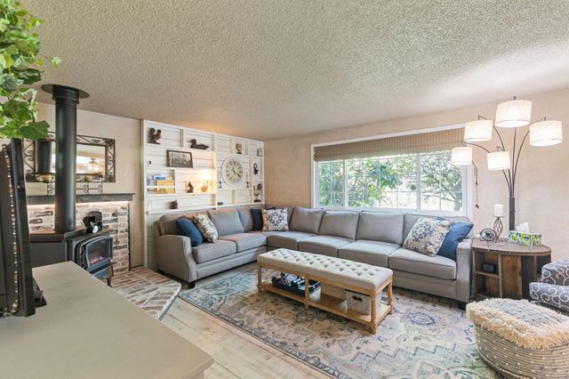 1026 NE Primrose Place, Grants Pass, OR 97526