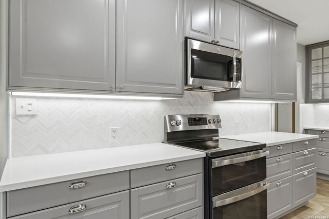 105 Cobblestone, Castle Hills, TX 78213