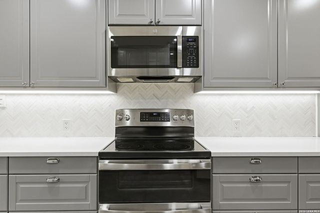 105 Cobblestone, Castle Hills, TX 78213