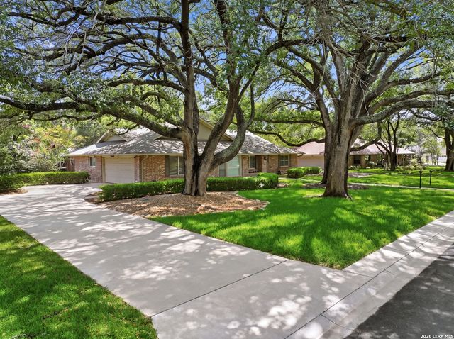105 Cobblestone, Castle Hills, TX 78213