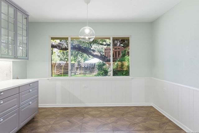 105 Cobblestone, Castle Hills, TX 78213