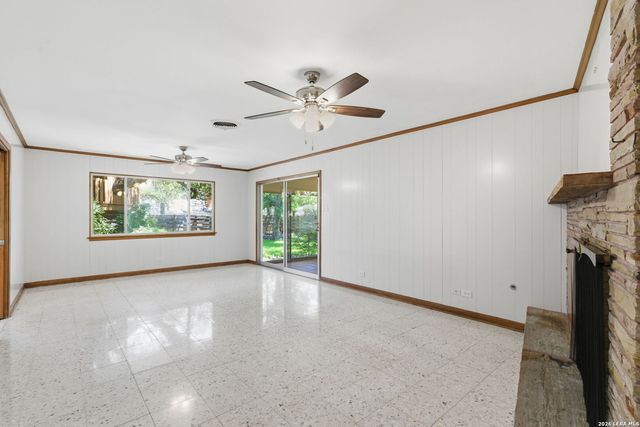 105 Cobblestone, Castle Hills, TX 78213