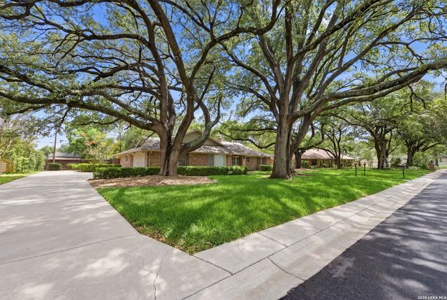 105 Cobblestone, Castle Hills, TX 78213