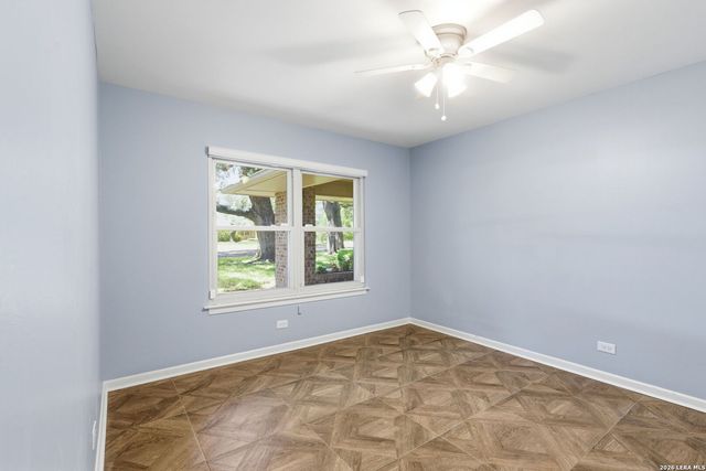 105 Cobblestone, Castle Hills, TX 78213