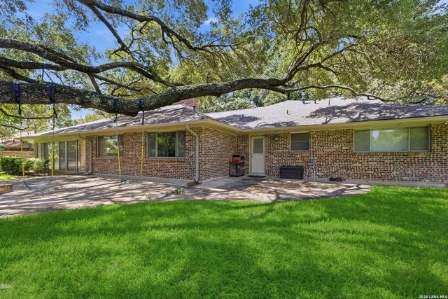 105 Cobblestone, Castle Hills, TX 78213