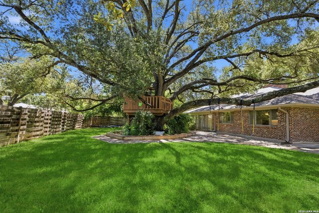 105 Cobblestone, Castle Hills, TX 78213