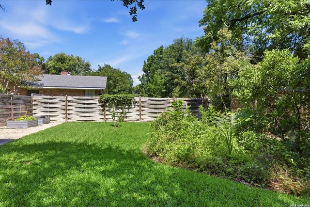 105 Cobblestone, Castle Hills, TX 78213