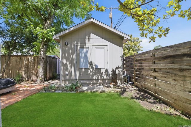 105 Cobblestone, Castle Hills, TX 78213