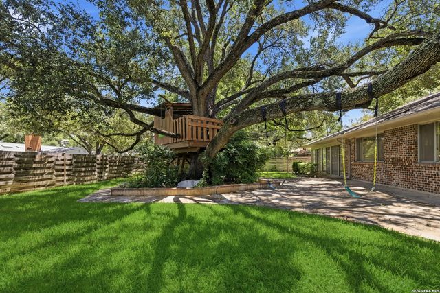 105 Cobblestone, Castle Hills, TX 78213