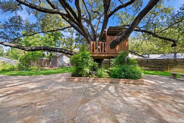 105 Cobblestone, Castle Hills, TX 78213