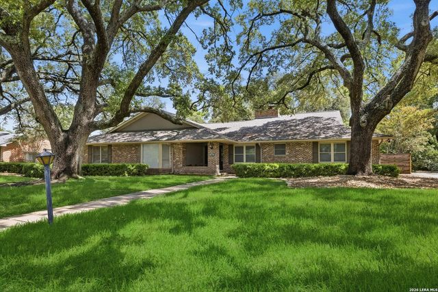 105 Cobblestone, Castle Hills, TX 78213