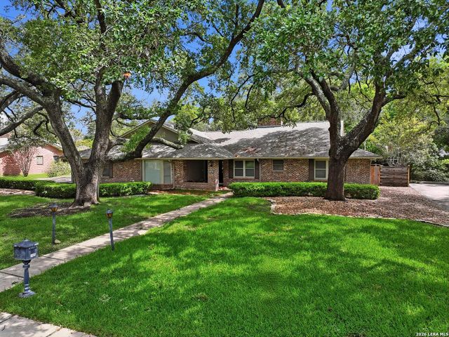 105 Cobblestone, Castle Hills, TX 78213